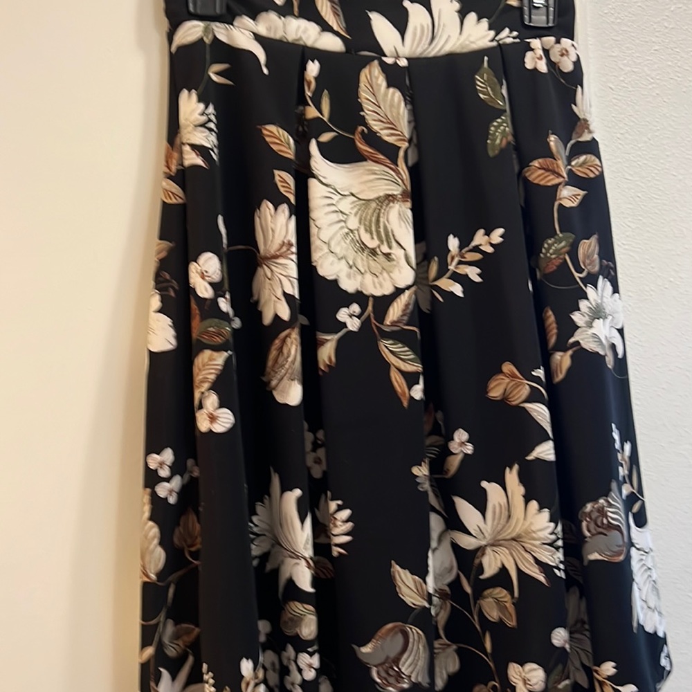 Modest womens skirt black flower pattern